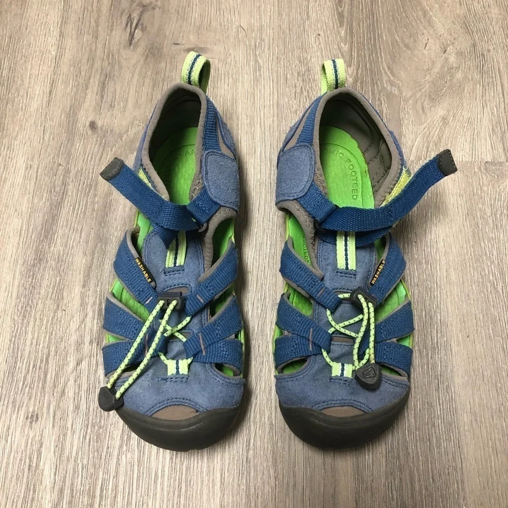 Keens Kids Size 3 Women’s Size 4/4.5 Waterproof Hiking Sandals Water Shoes Blue